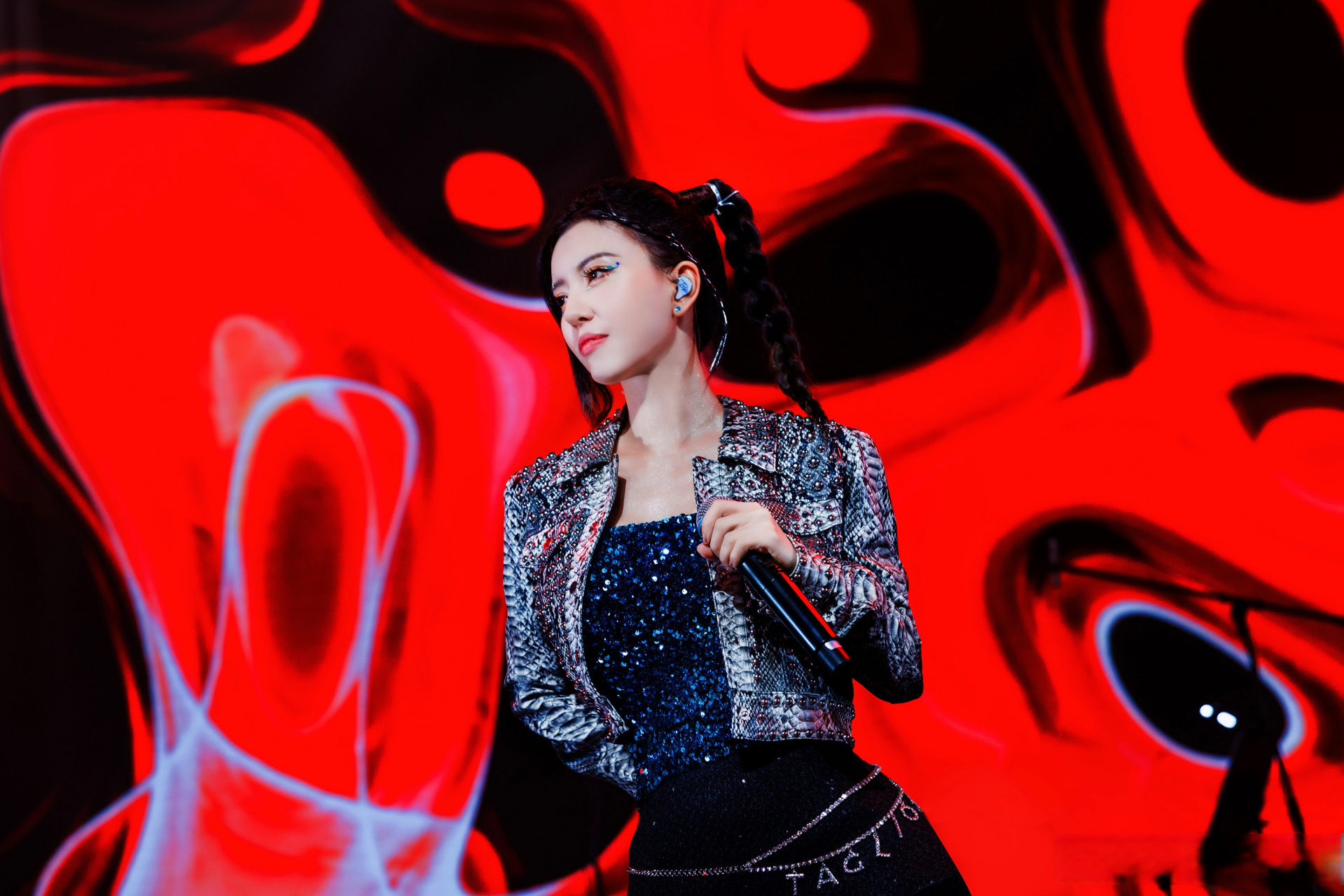 by2_miko孙涵  solo巡演舞台图奉上,数数染发狂魔miko十一站的发捎行