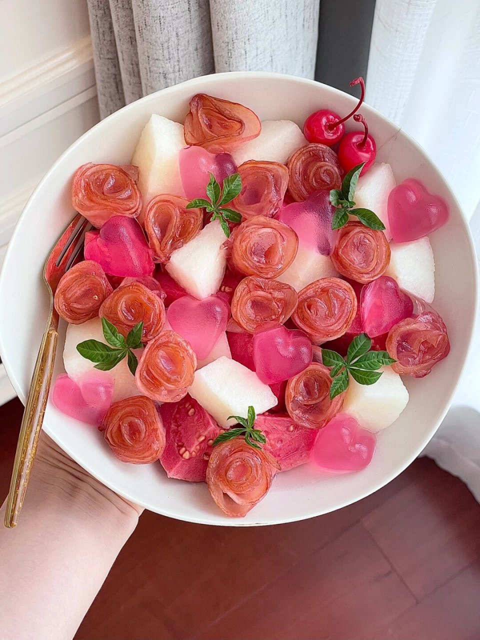 吃个七夕果盘8661599 水果拼盘:红心芭乐 秋月梨 水蜜桃 #浪漫