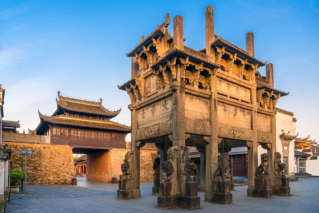 中国唯一八脚古牌坊在这 誉为东方凯旋门97 许国石坊,俗称"八脚牌楼