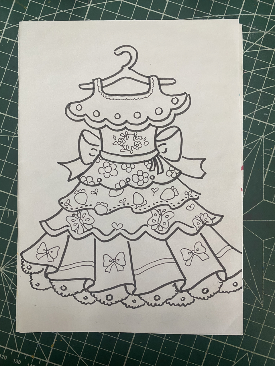 裙子创意画儿童画合集,线稿私我哦 适合4-8岁小朋友上的服装设计课程