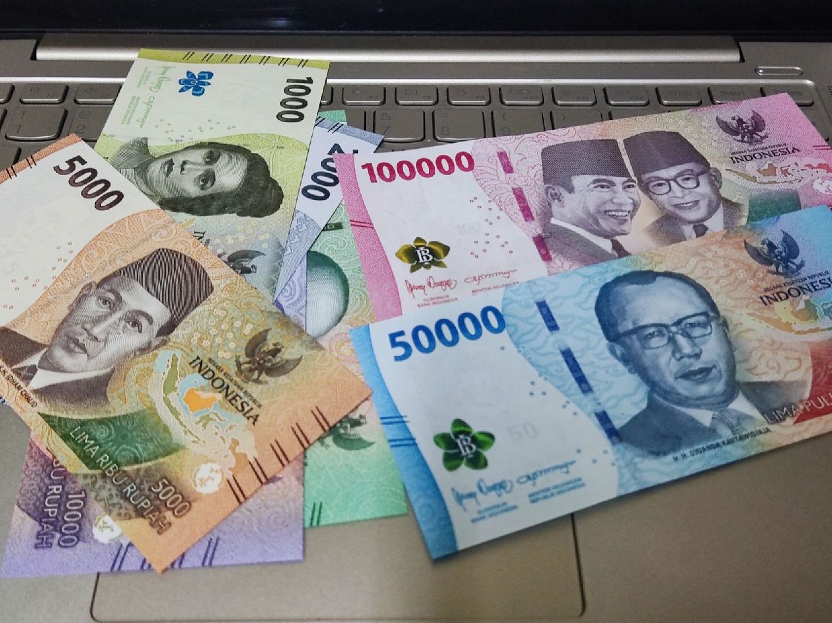 新版印尼盾,比2016版好看一点[偷笑] 新版印尼盾,比2016版好看一点