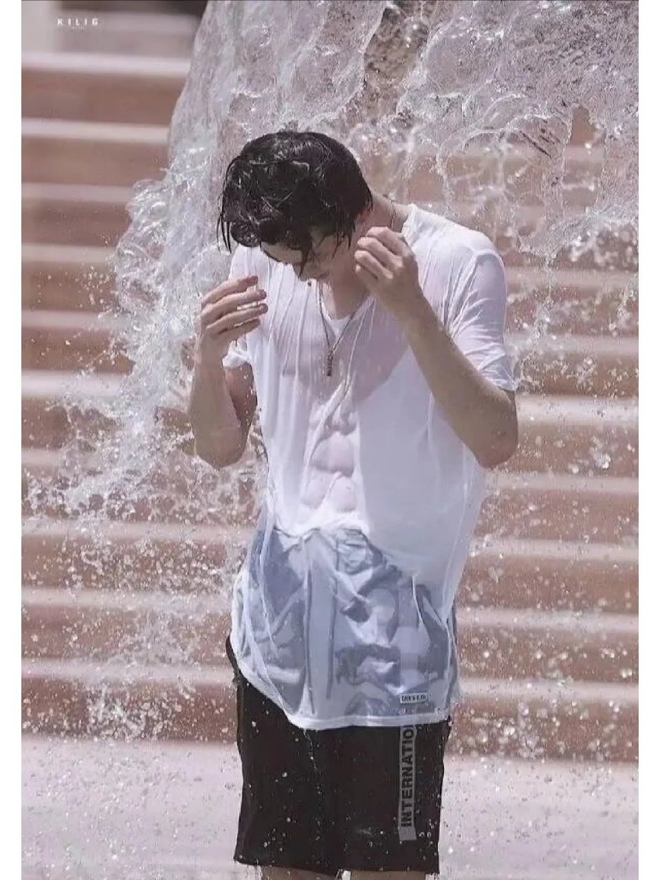 时代少年团腹肌照