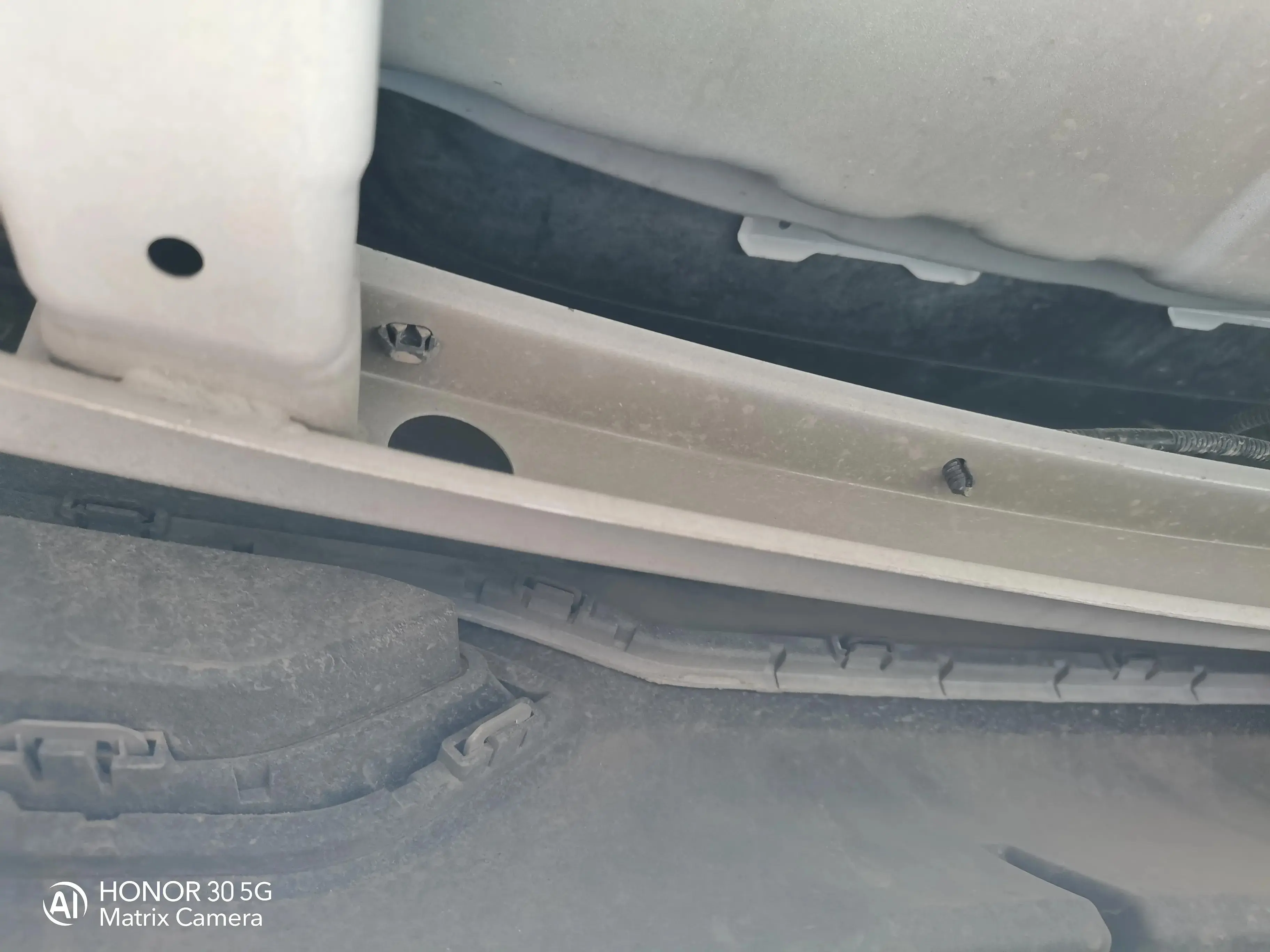 帝豪后防撞梁实拍