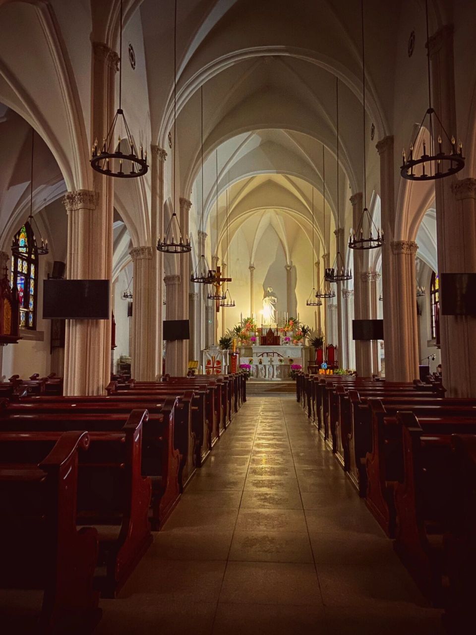 到重庆去|百年哥特式建筑若瑟堂 若瑟堂位于重庆市渝中区民生路若瑟堂