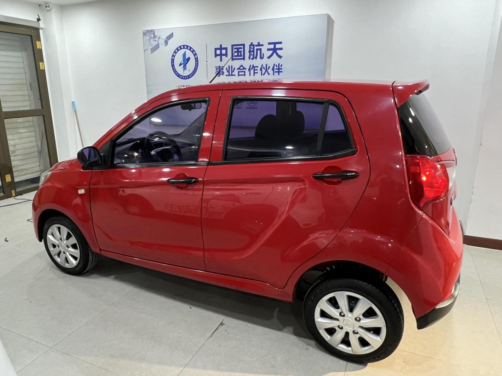 今日新到一台试驾车,丽驰v6,60伏油电两用,四桥原车轮胎,带倒车影像