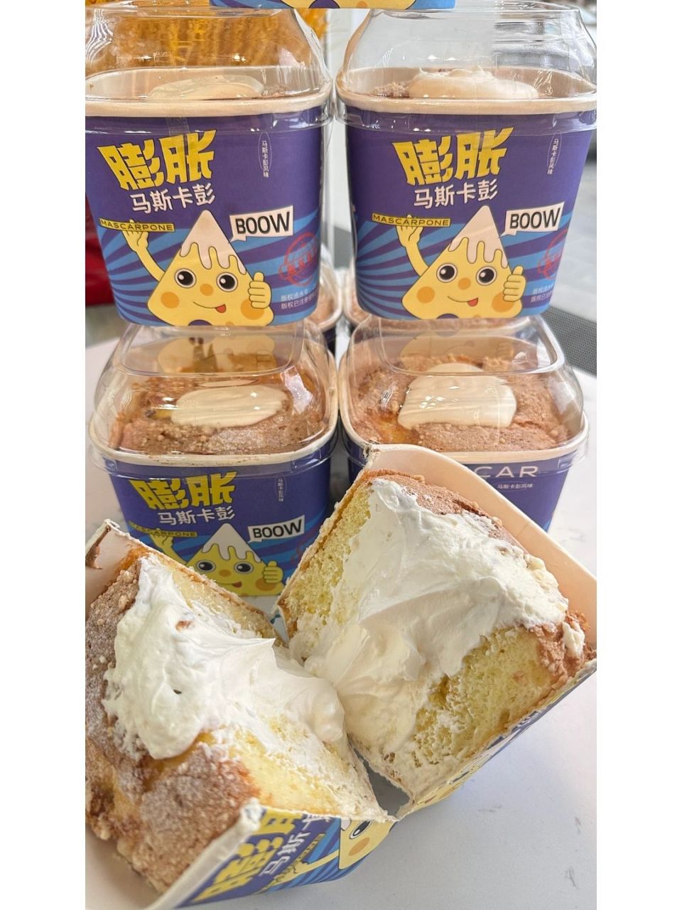 爆浆马斯卡彭膨胀蛋糕 入口香甜软糯 看得见浓浓厚实夹心 酥皮戚风