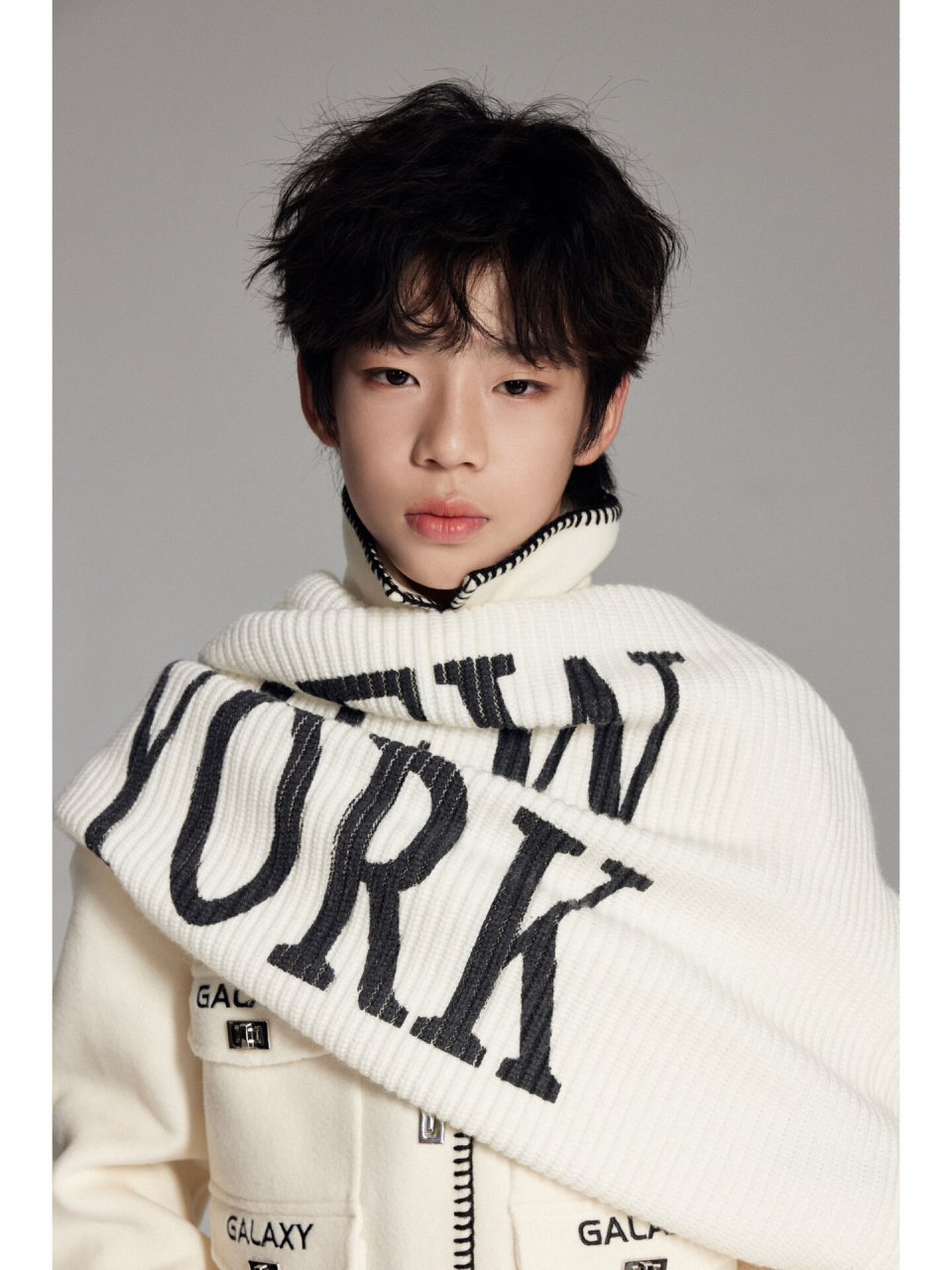 get张轶程帅气生日照  摄影.studio 穿搭