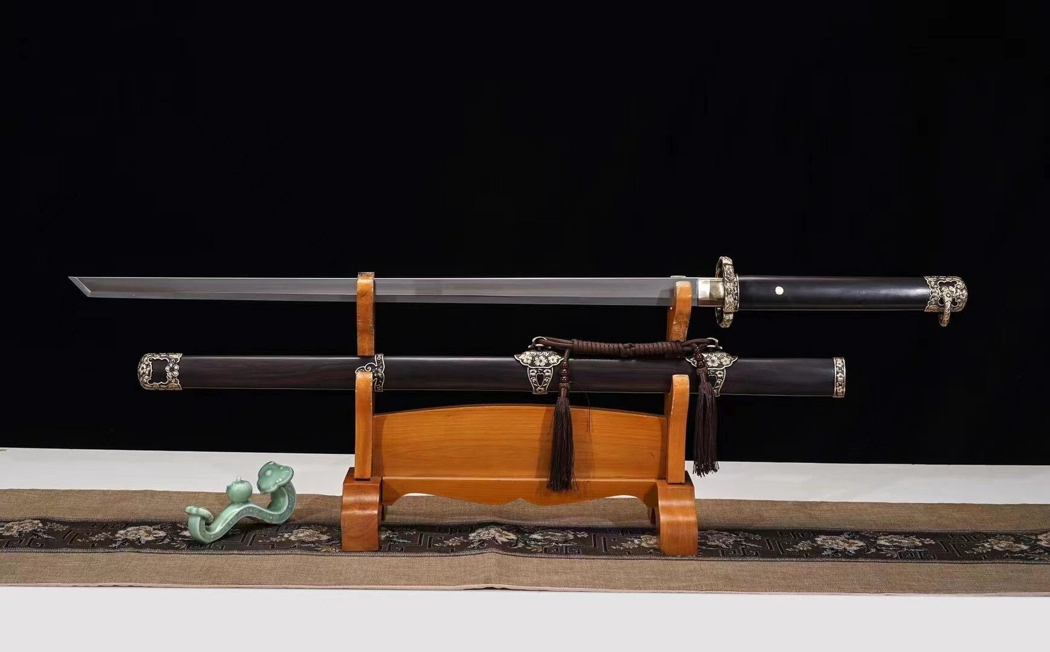 中华古兵器刀剑——唐刀 唐刀是隋,唐代四种军刀制式的总称,包括仪刀