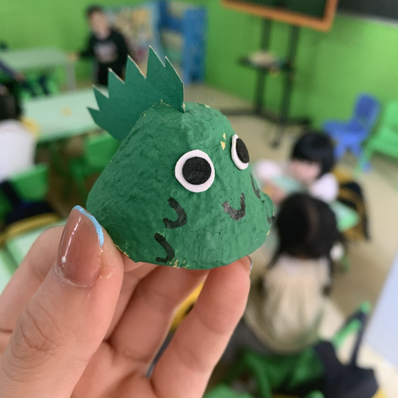 每周创意手工| 鸡蛋托 老师和小朋友们变废为宝,利用鸡蛋托做各种小