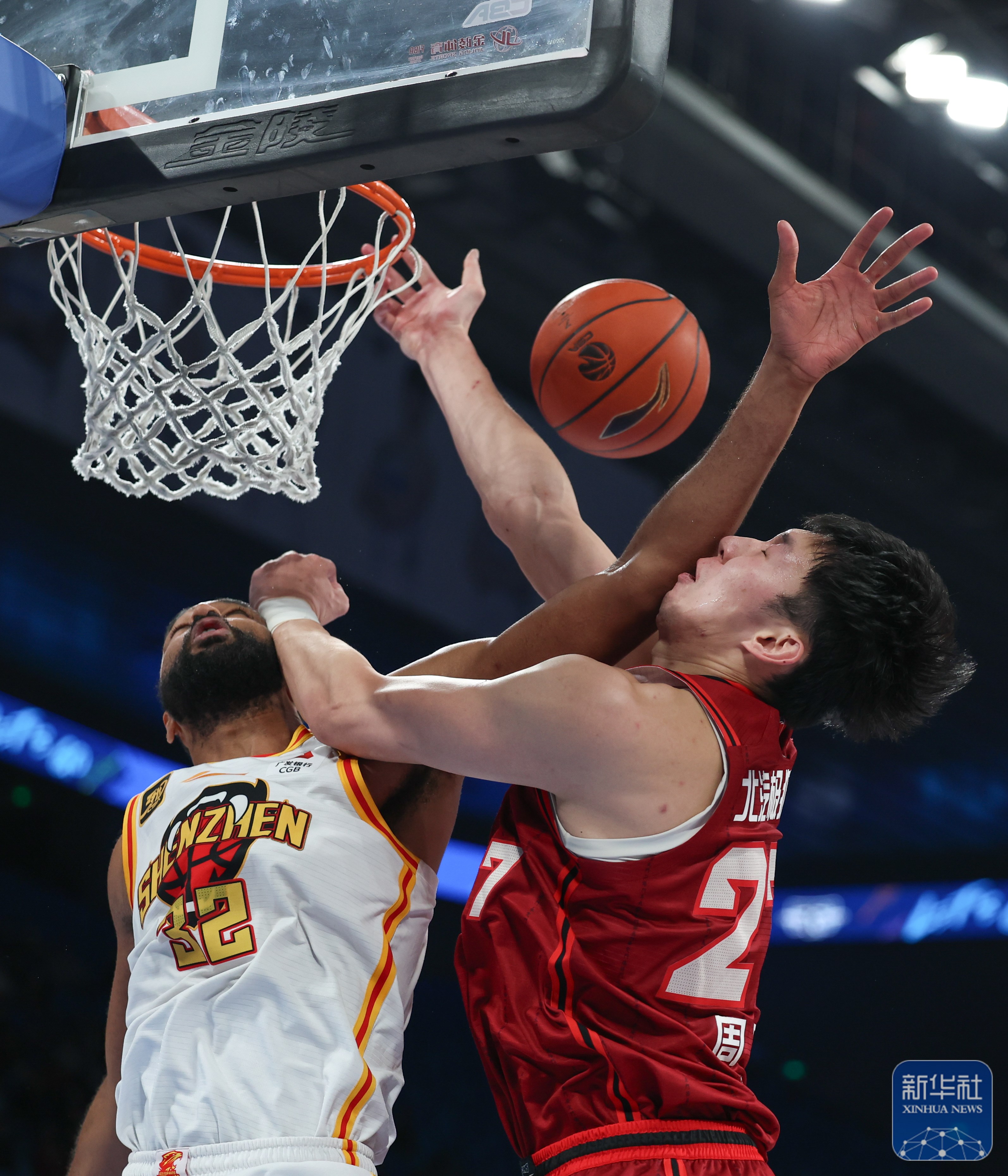包含组图：CBA-深圳主场不敌青岛周鹏外线投射的词条
