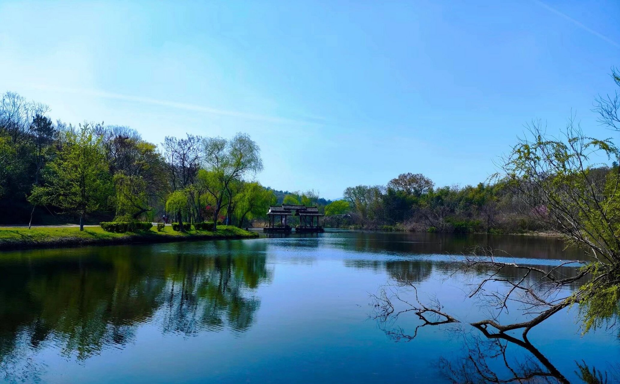 南京江宁将军山位于南京市雨花台区与江宁区的交界处,是位于中国江苏