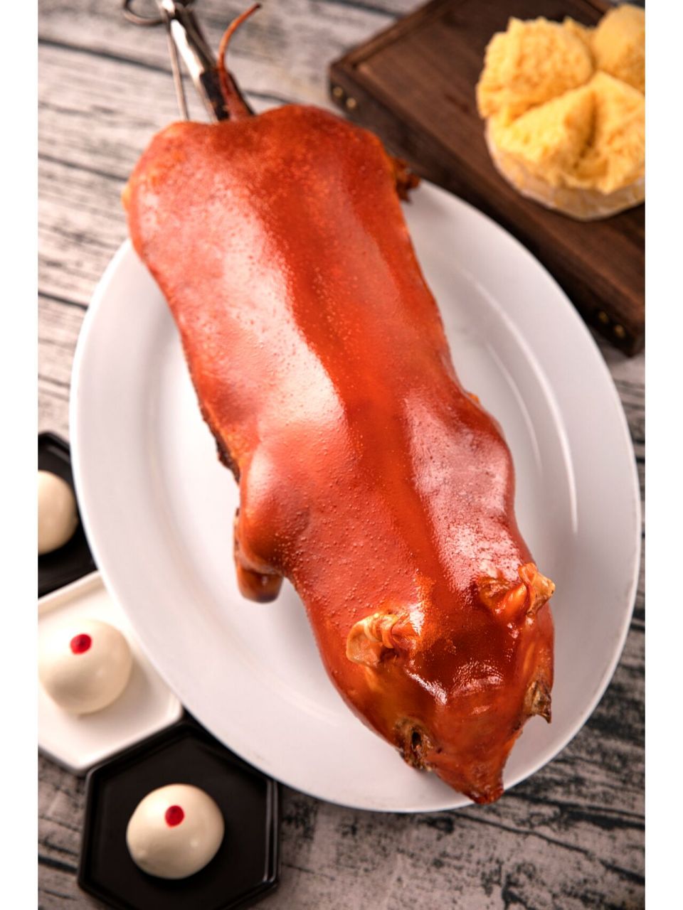 清明祭祖 | 金猪纳福 清明雨上,遥寄相思 烤乳猪是清明节必不可少的