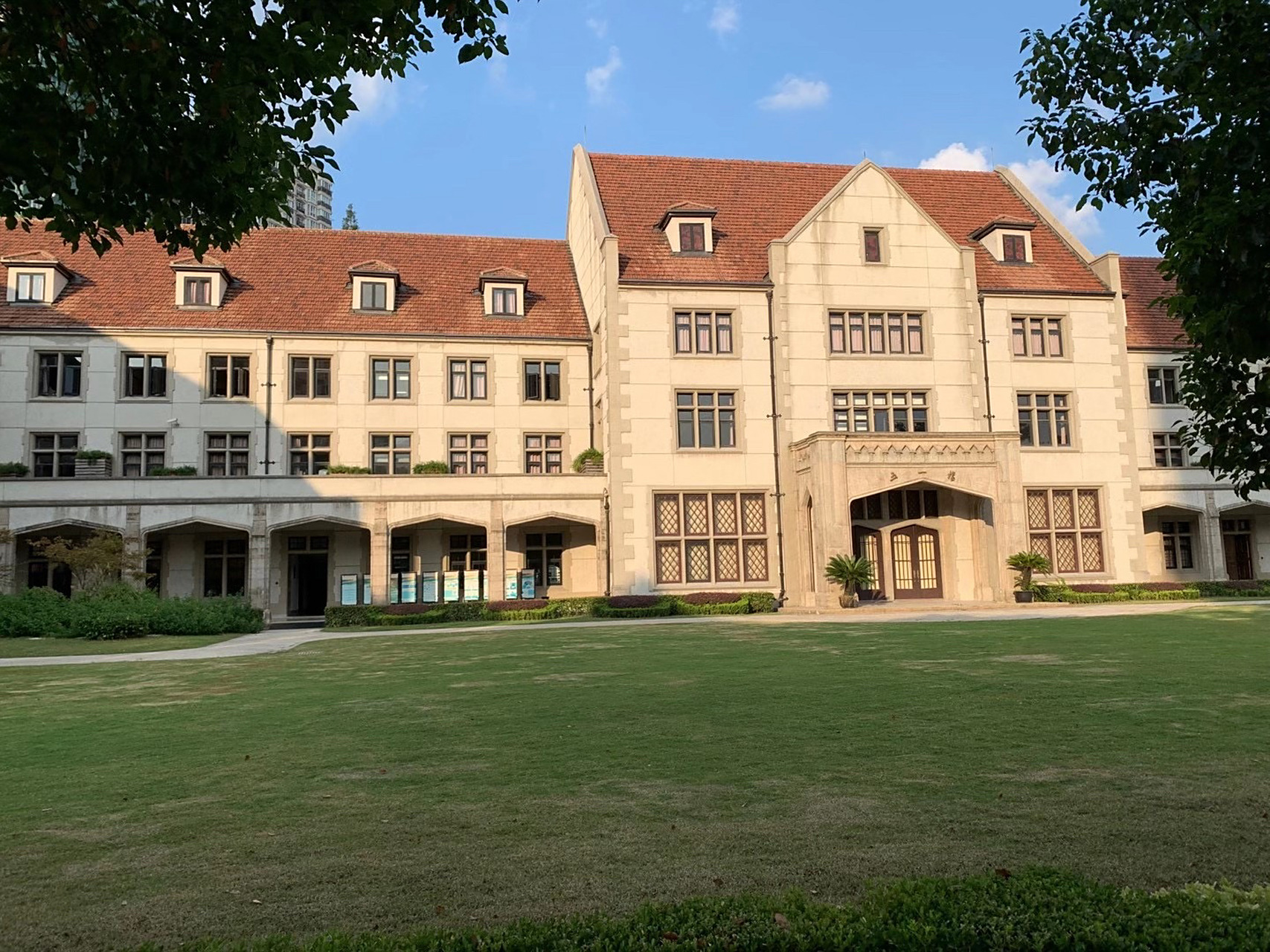 市三女中很美,我已经说倦了 额 还有几个月就要离开了,高中真是很快啊