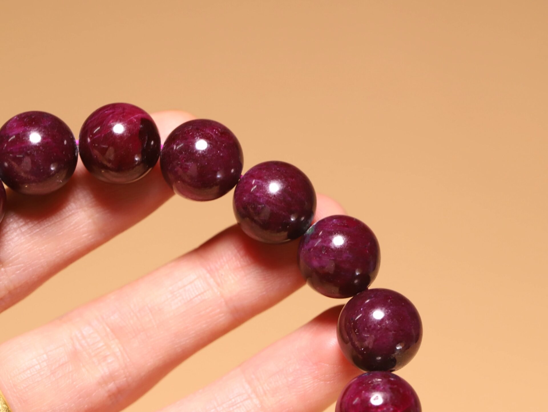 旧藏 红宝石圆珠手串,尺寸1.3cm,重81g