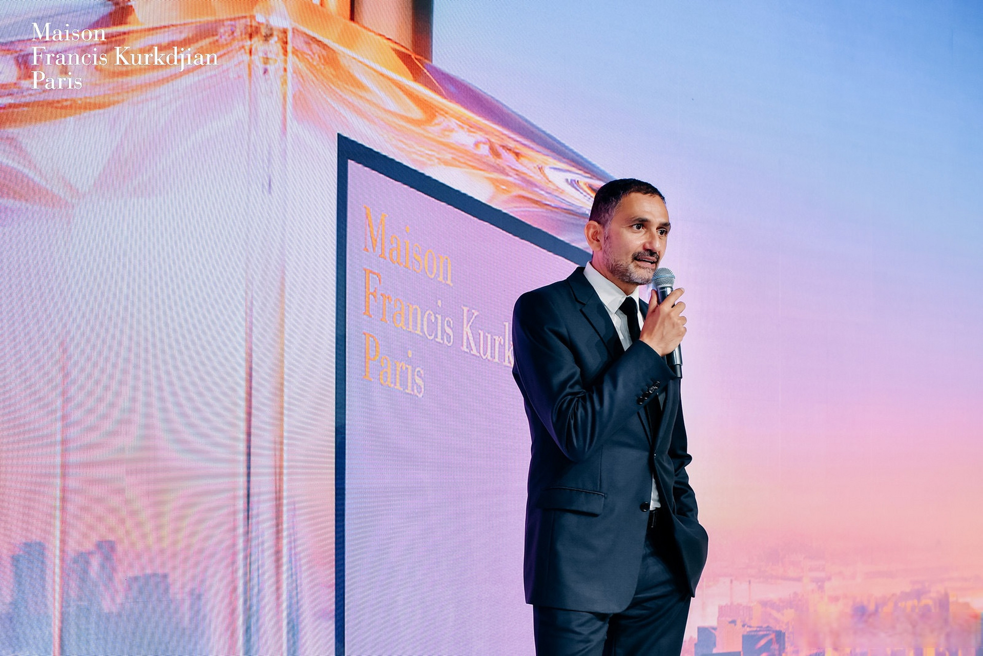 美出圈# 梵诗柯香带着创始人第一次在中国正式亮相了,同时也带来了