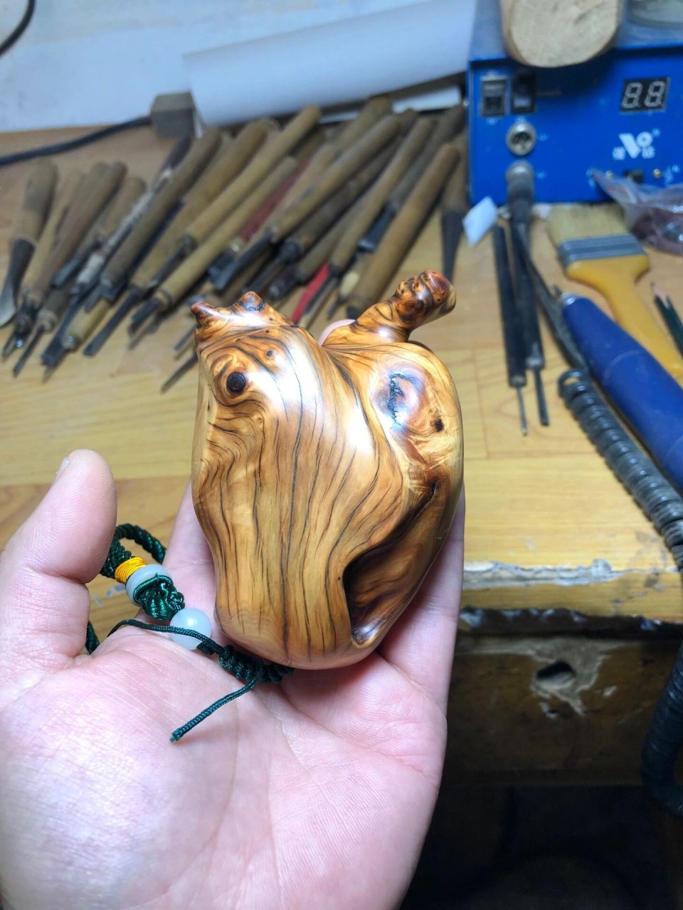 太行崖柏手把件 料质陈化到位,带点陈化瘤花, 重146克,长度9cm,宽度6.