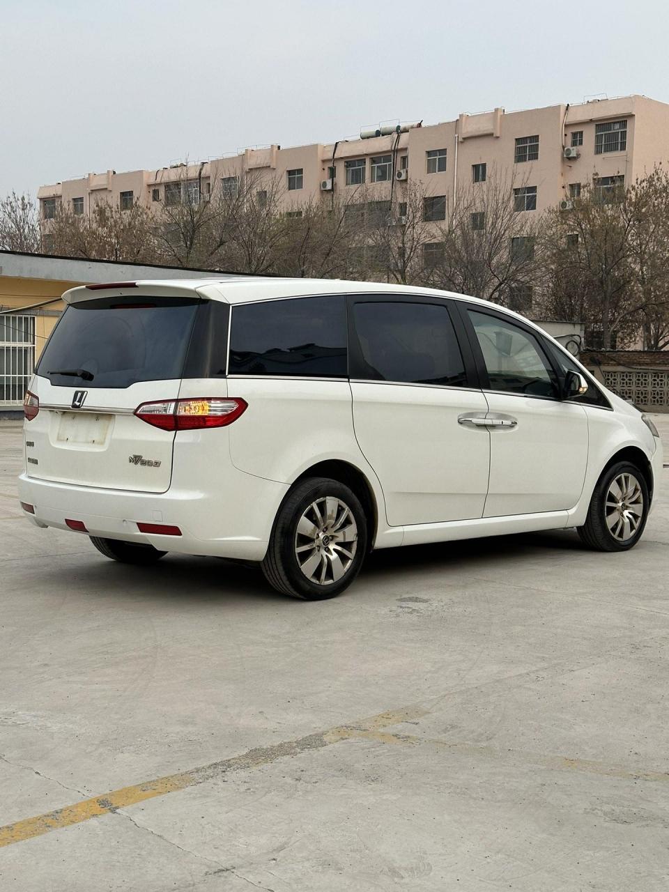 三万小七座商务,一手 新到14年79715纳智捷mpv七座豪华商务舱