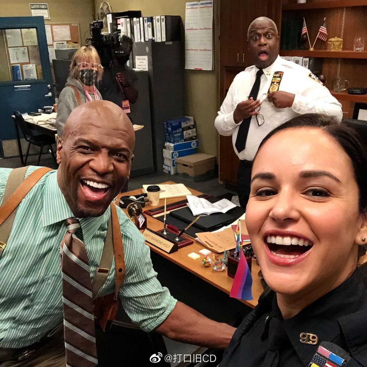 据《神烦警探》主演梅利莎·弗莫洛(melissa fumero)于美东时间4月7日