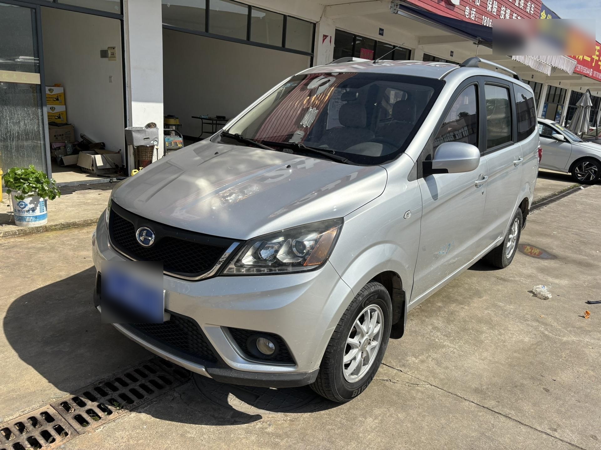 新到一台工具车:2016年8月的昌河福瑞达m50 s.七座.1.5排量.中央空调