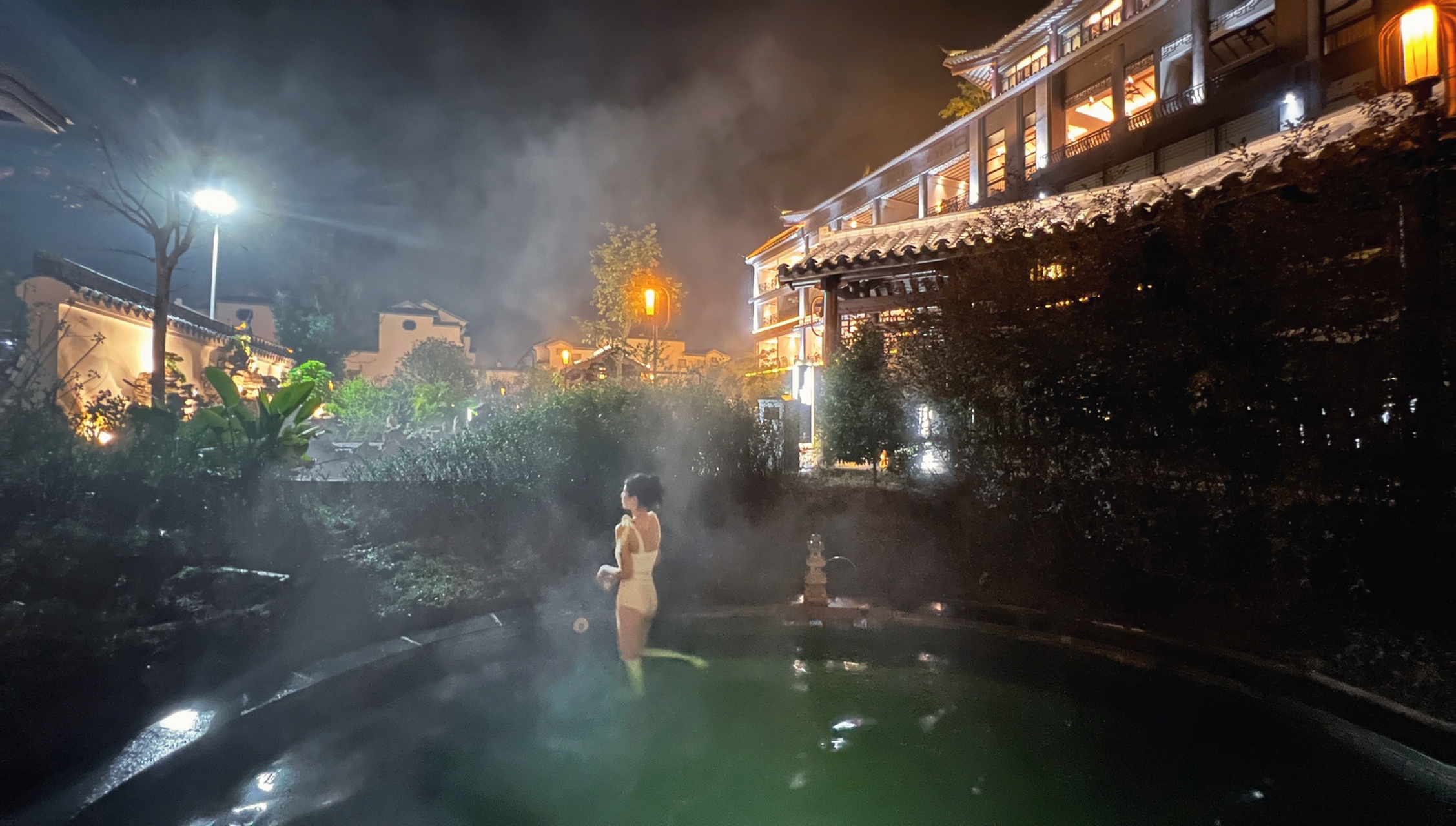 冬日泡温泉7615朋友圈文案 1,7915天气:晴朗7715 95
