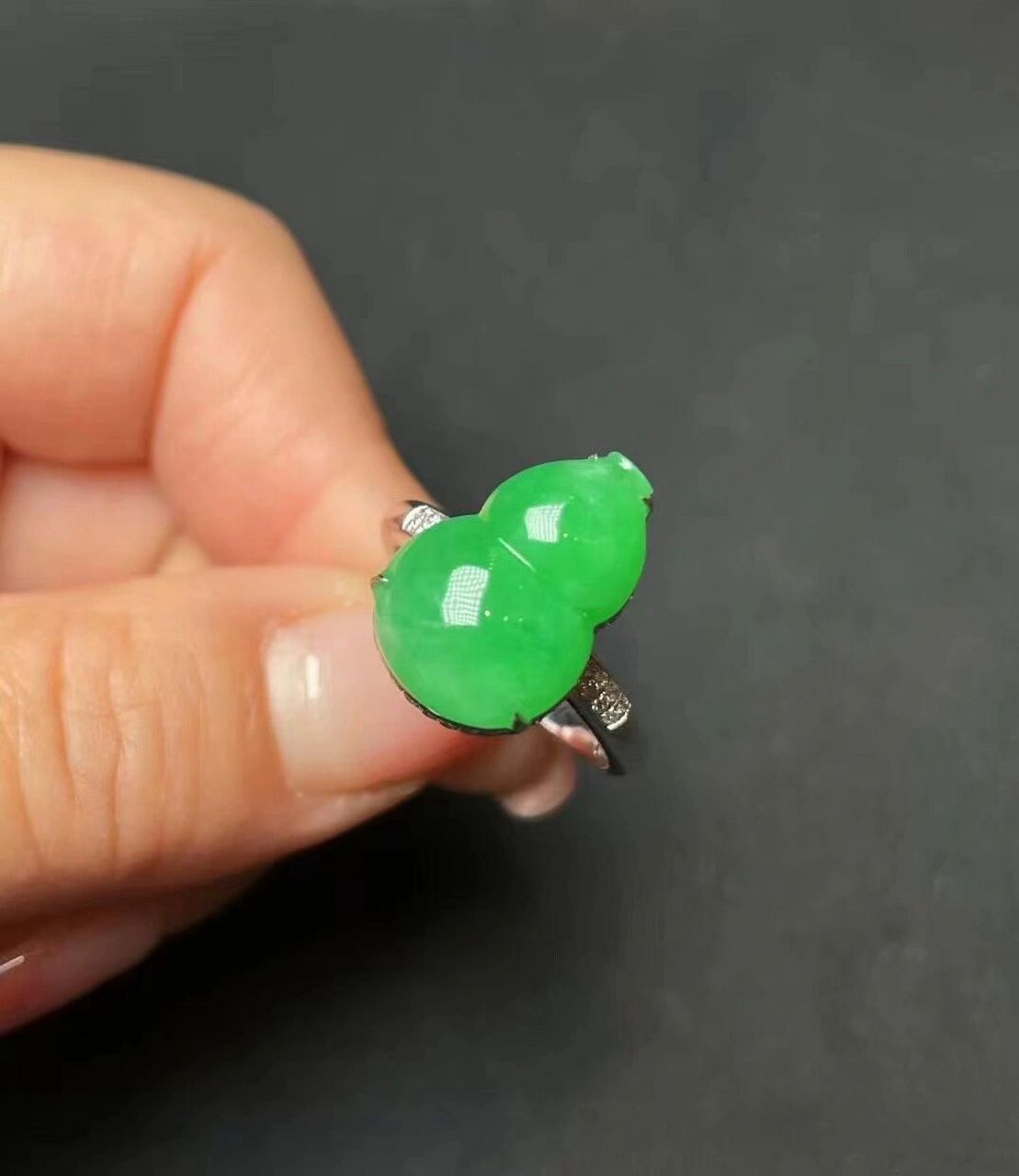 葫芦戒指 18k金镶钻石96葫芦戒指,裸石尺寸:17*12*7.