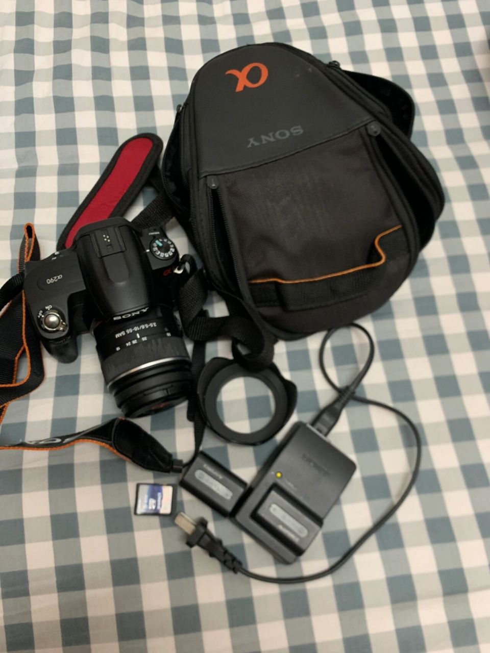 索尼a290 索尼a290入门级别的单反相机,带原装18-55的基础镜头,不能录