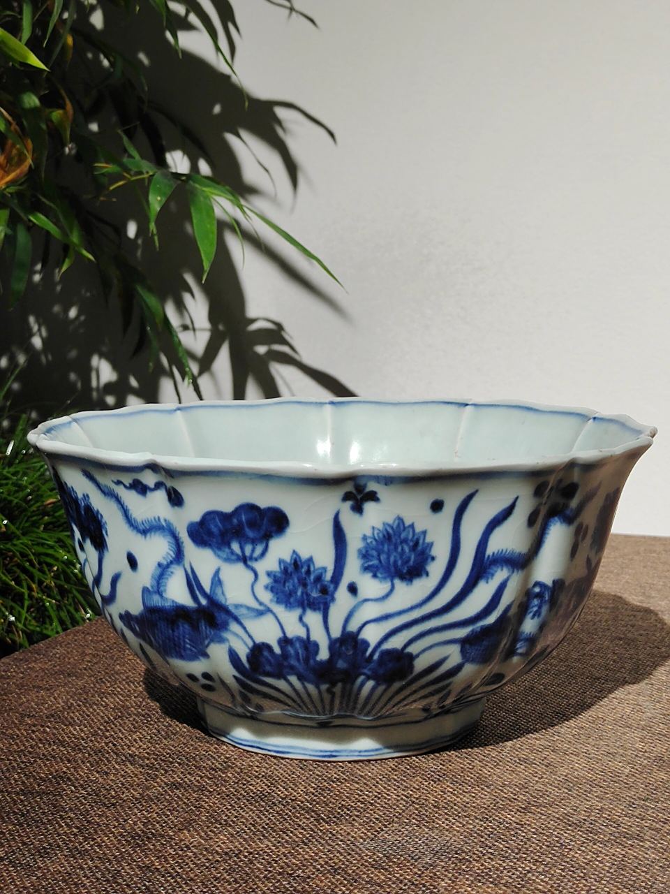 明 宣德青花鱼藻纹十棱菱口大碗