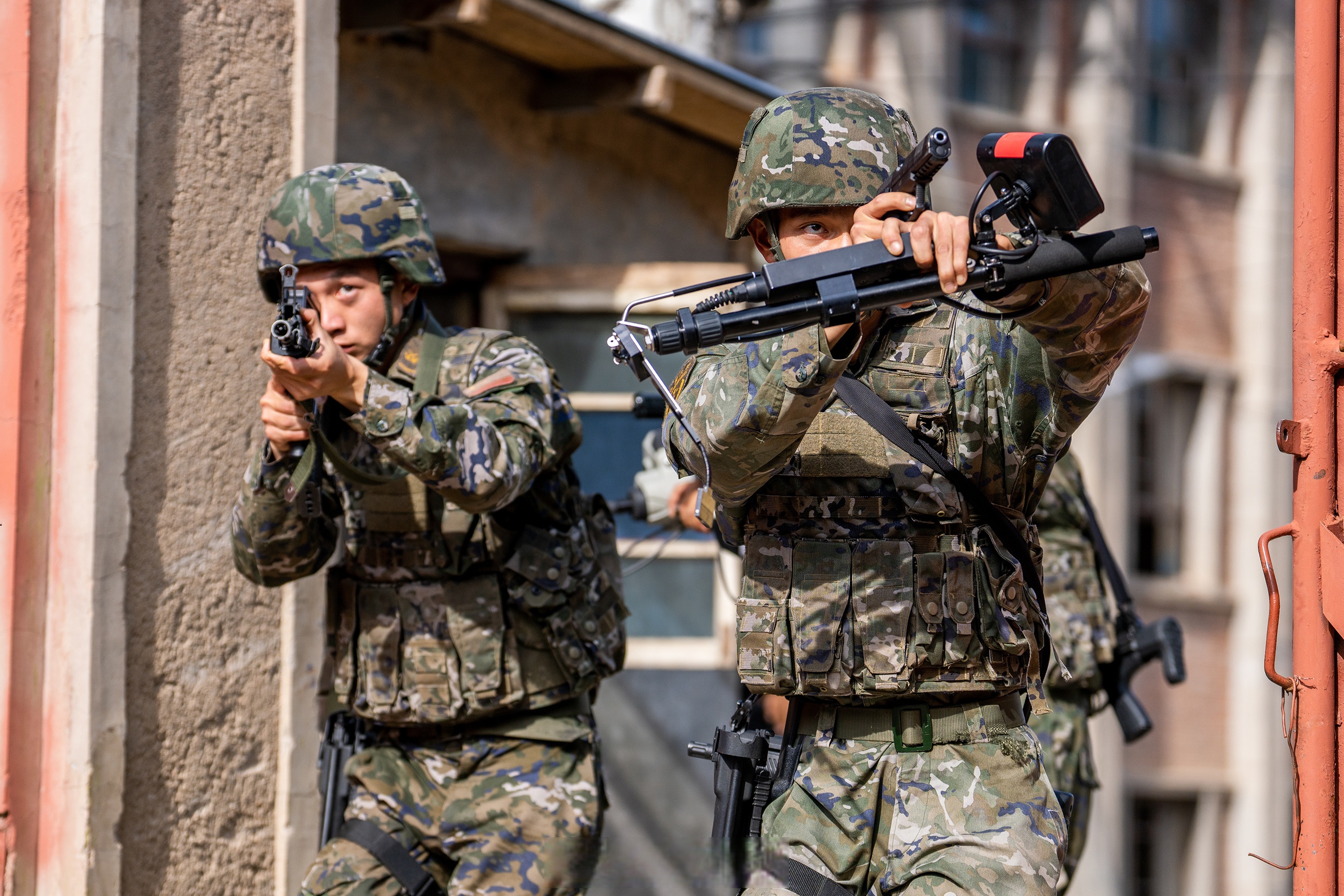 密林深处这场战斗演练太带感了#[赞啊]】近日,武警第一机动总队某