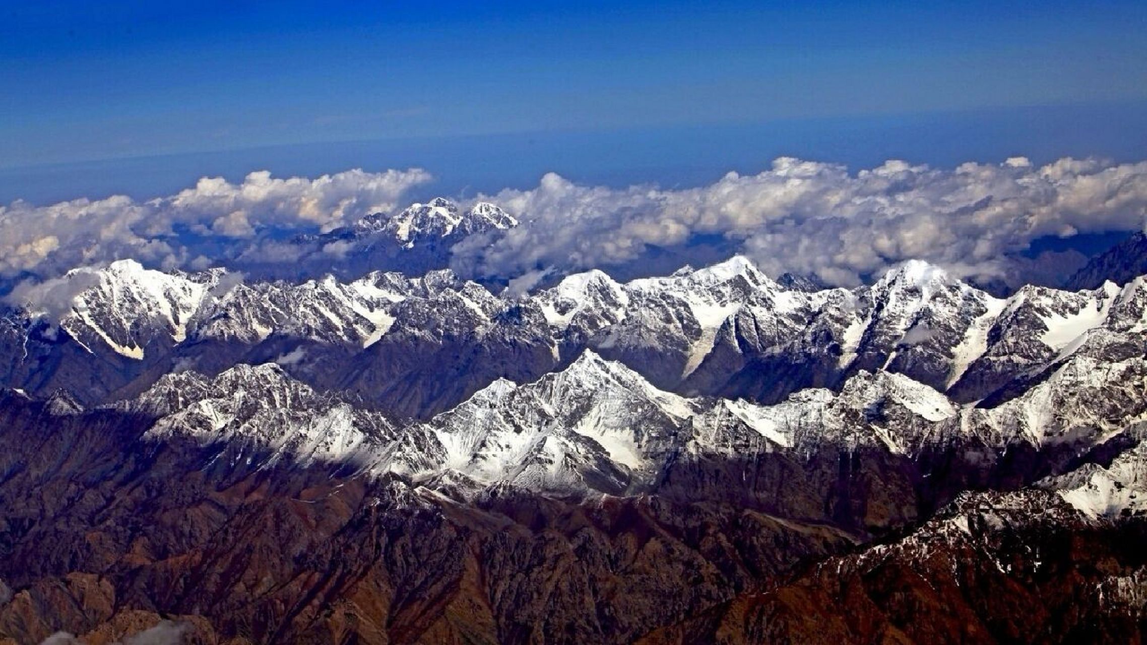 昆仑山脉 名称:昆仑山 地理位置:新疆,青海,西藏三省交界处 名山简况