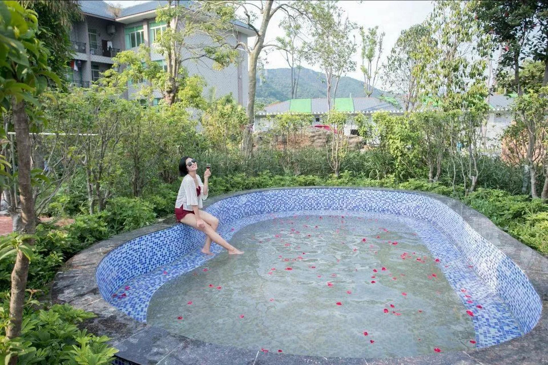 人少景美的小众温泉[灵光一闪][灵光一闪] 清远清新牛仔谷温泉度假