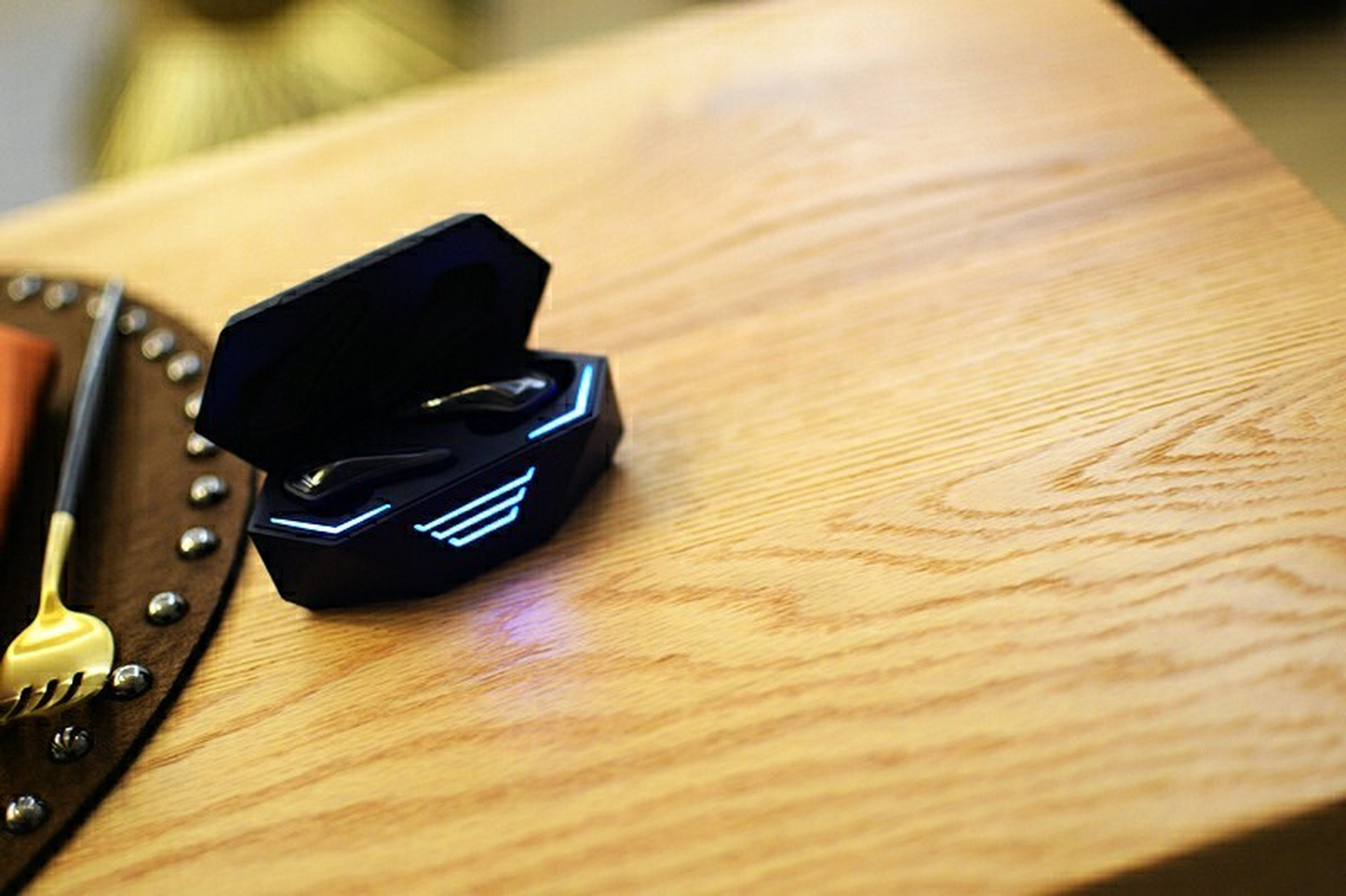 tezo真无线蓝牙耳机,狼队特别款,高品质音源,延迟低至45ms.