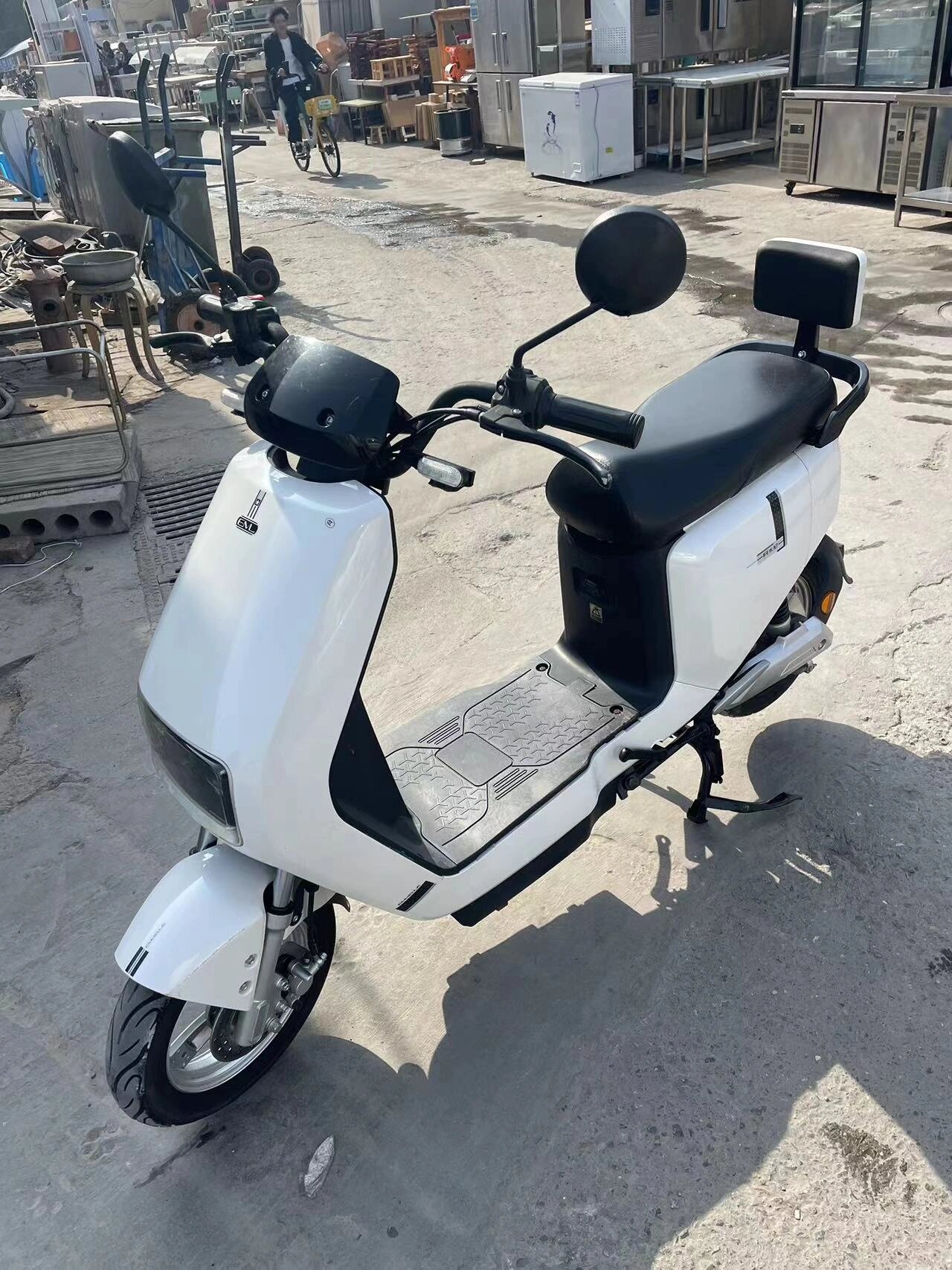 出个阿米尼电动车~ 阿米尼电动车  60v20a  五块大电池  续航50公里