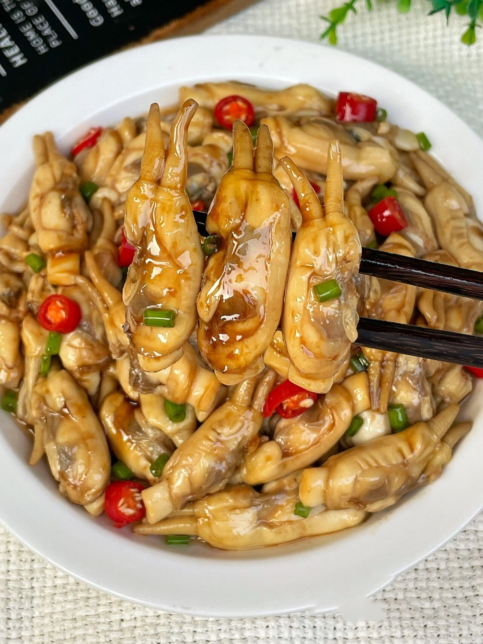 99这个葱油蛏子绝了7515葱香浓郁,鲜嫩多汁~ 哈喽,今天分享一道