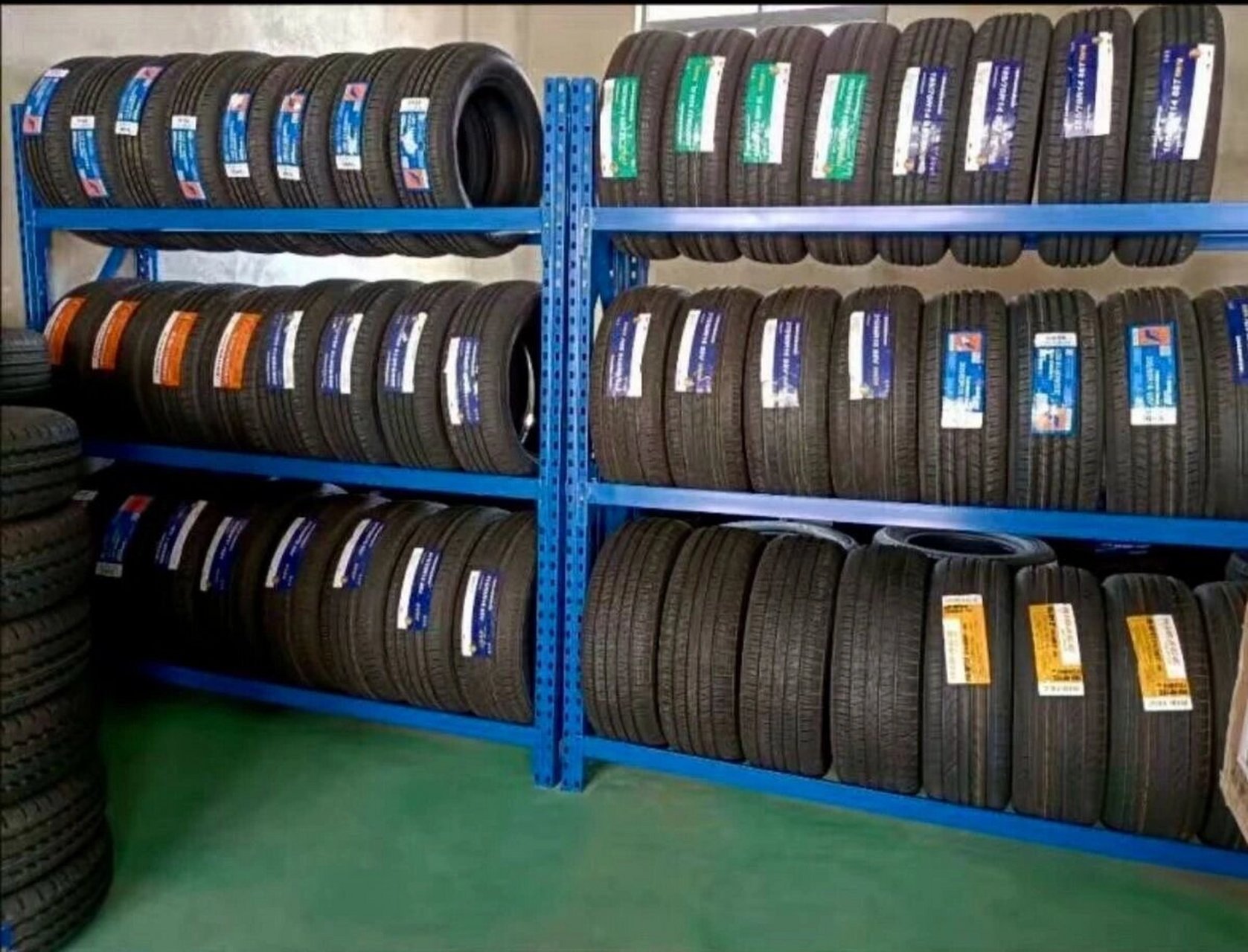 轮胎货架展示架 五金工具置物架 	 每层承重200-500公斤; 	 常规尺寸