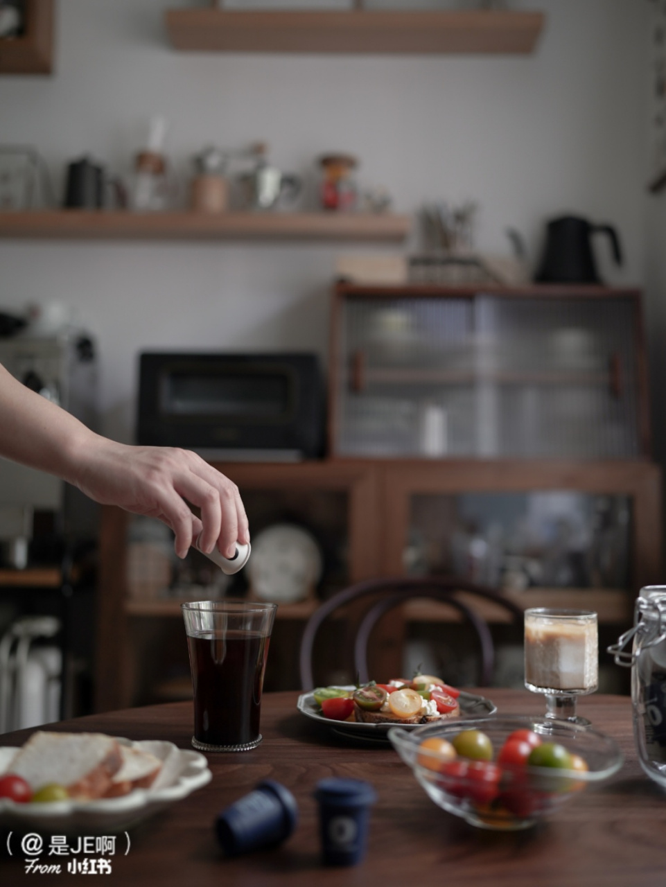 对我们来说,家的四季和杭城的季节一样 被划分得明明白白:春秋是出门