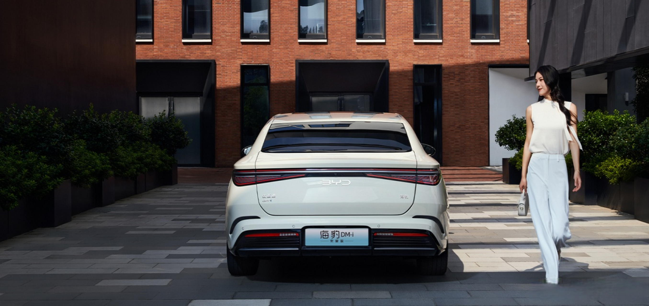 友友们,今天盘点一下近期较热门的混动车#领克07emp#比亚迪海豹dm-i