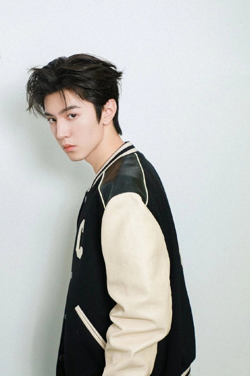陈哲远壁纸 #陈哲远# #陈哲远好帅##最好的陈哲远##宝藏男孩陈哲远