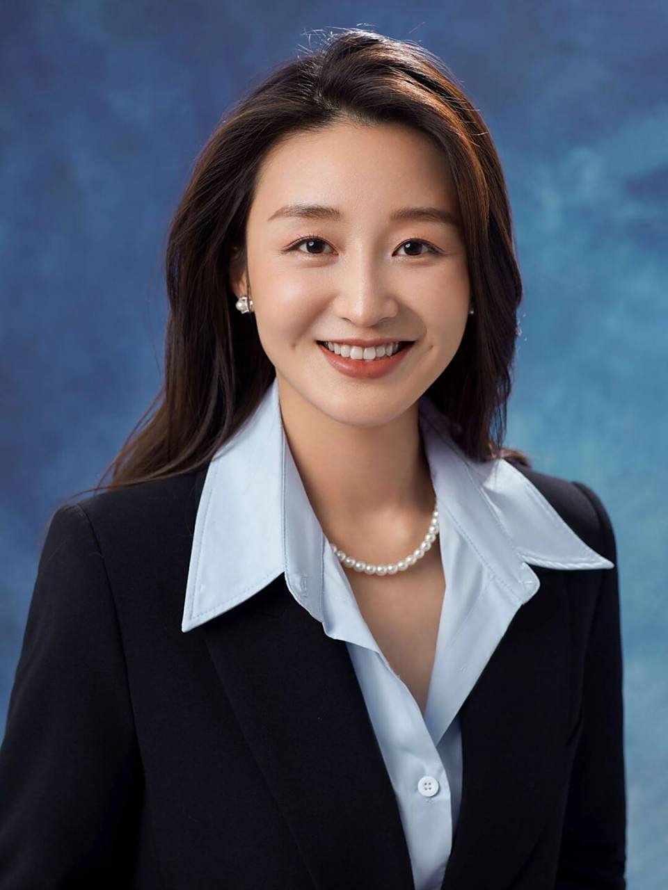 三星小公主李元珠暑假去美国高通实习拍的美式证件照 之所以选择经典