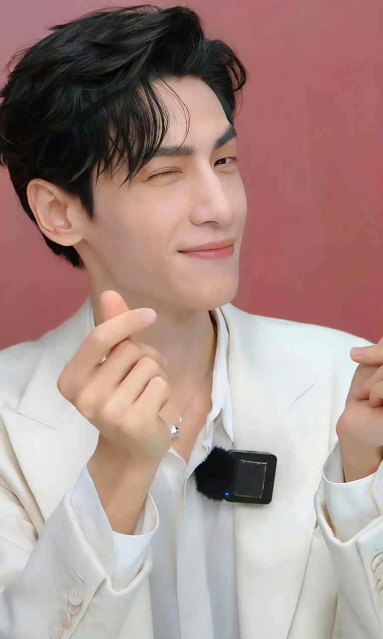 今日份的笑料:罗云熙wink