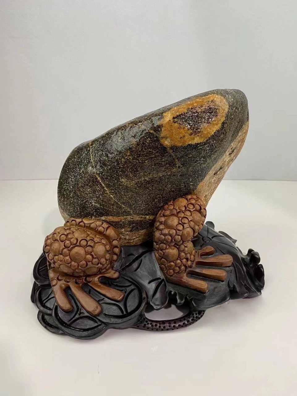 金蟾泰山石 象形石,精品实木底座,石头是泰山石,都保证原石,没有任何