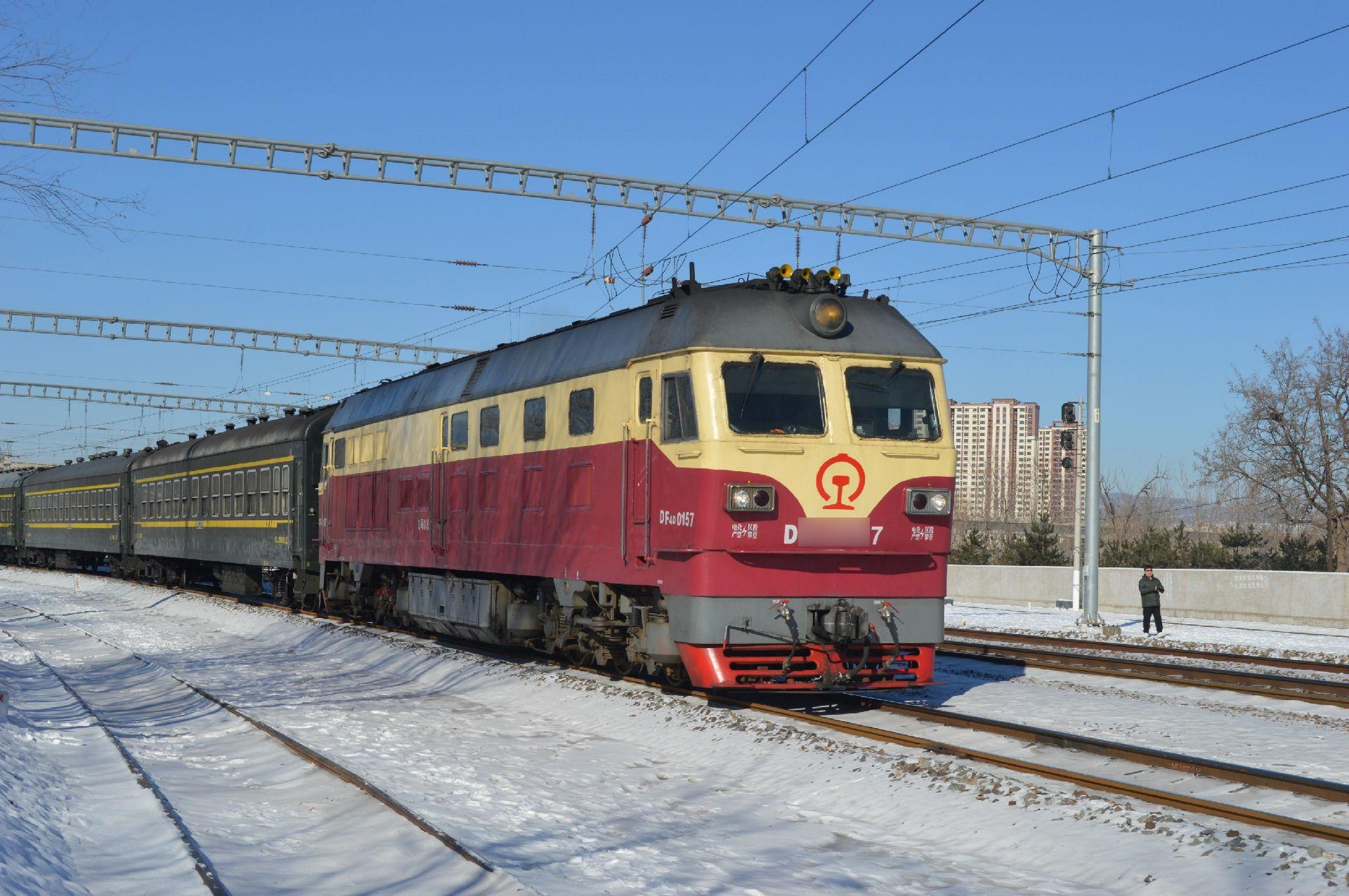 6437/8次于今日由原来的25b型客车升级为空调车,以后京原线再也不会