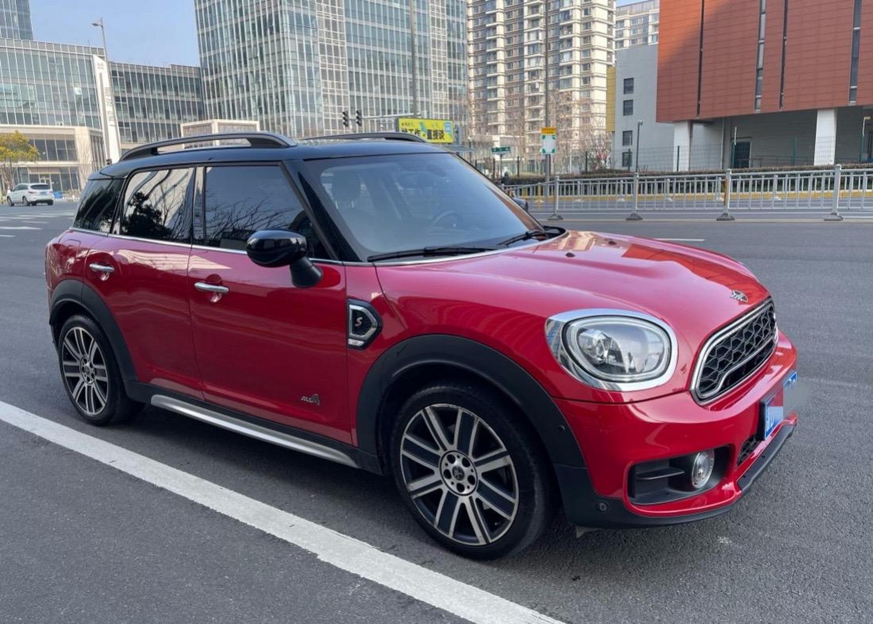 宝马minicountryman5门艺术家2.0t顶配 售价:15.