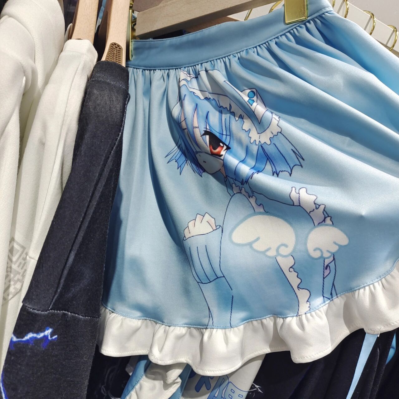 香港尖沙咀地雷运动外套acdcrag 在尖沙咀地铁站b1右拐的theone商场