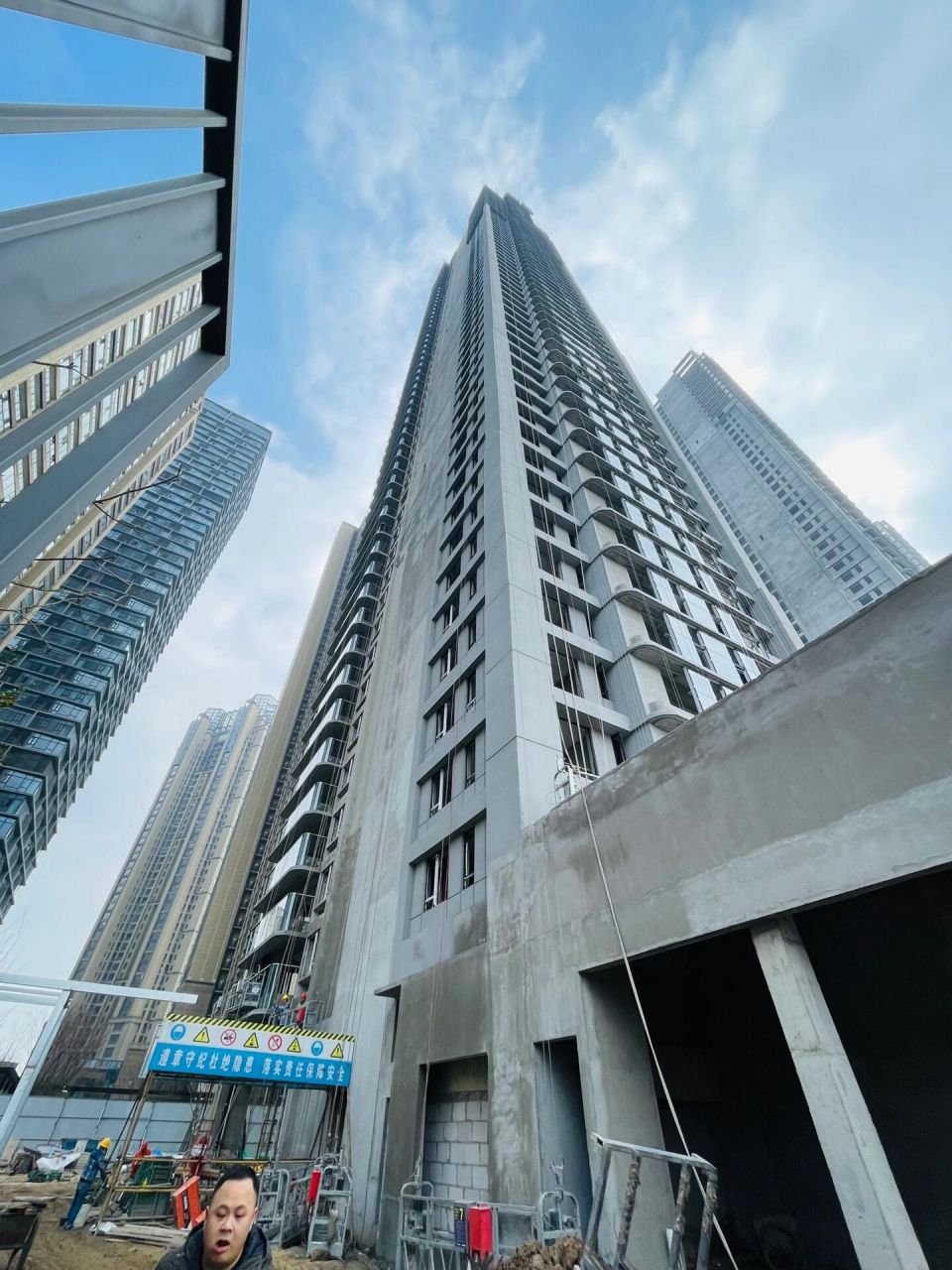 武汉绿地海珀滨江延期半年至今未交付  集团请告诉什么时候给我们交房