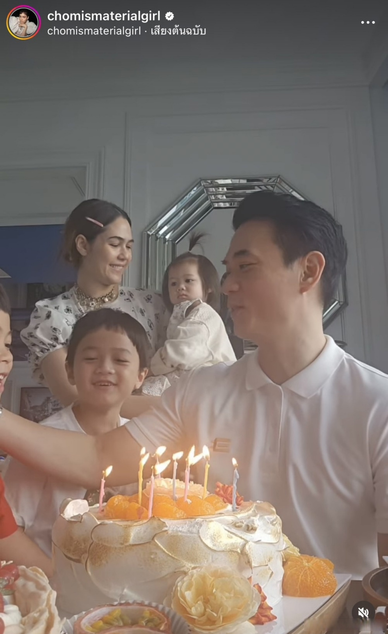 自从泰星chompoo嫁给富商老公nott并产下三子以后一直恩爱有加,近日