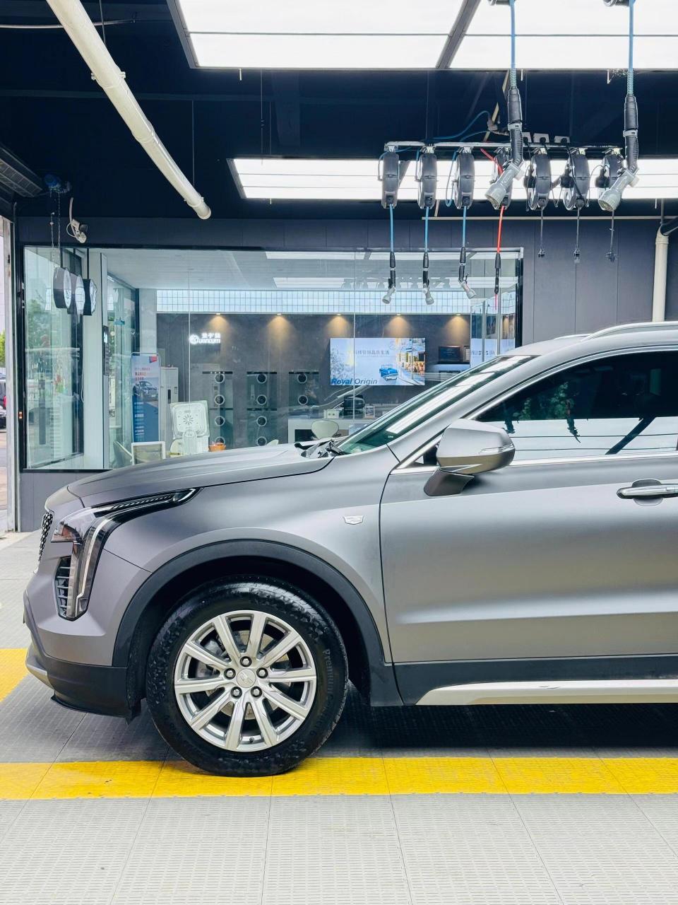 凯迪拉克xt4改色超亚amg山灰