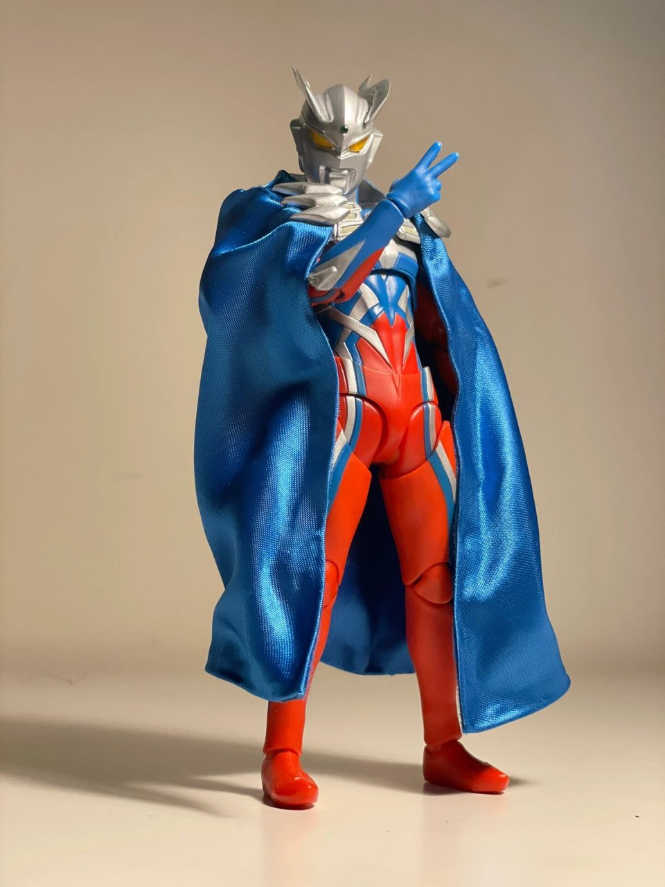 shf 赛罗奥特曼 第三方自制披风 披风完爆万代出的棉被 	 顺便带几张