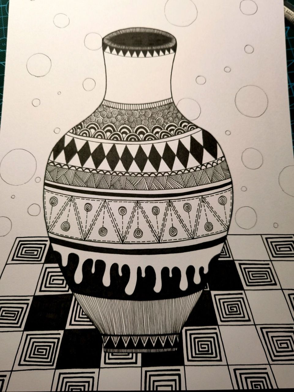 黑白装饰画 线描画 小花瓶 愉快的周末除了可以美美的睡个懒觉,剩余