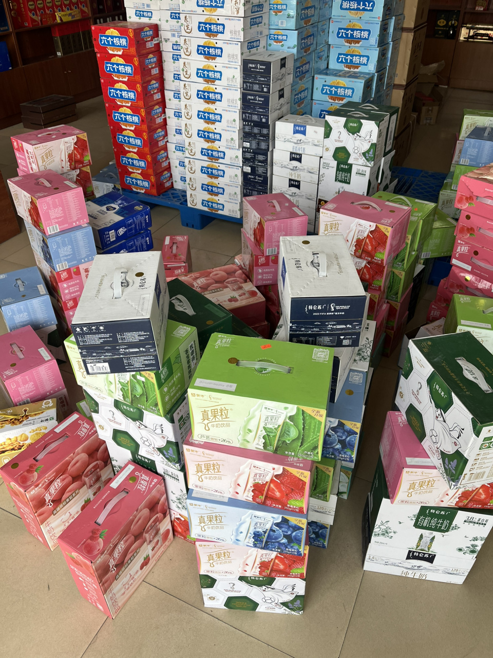 临期牛奶批发 真果粒15一提,纯甄28一提,特仑苏28一提,早餐奶28一提