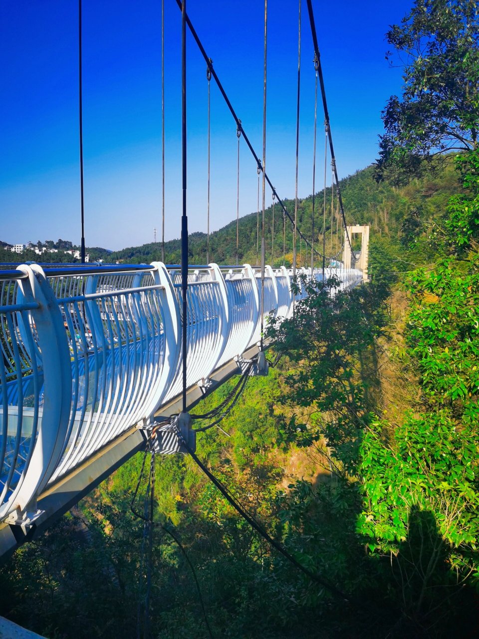 周末徒步   南昌梅岭月亮湾 秋高气爽,当然要户外运动了 我们选择了不